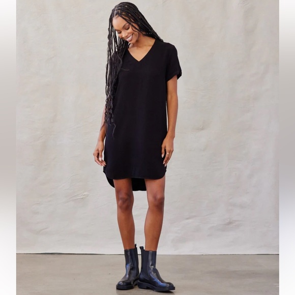 Anthropologie Dresses & Skirts - Anthropologie cloth & stone black v neck tshirt dress